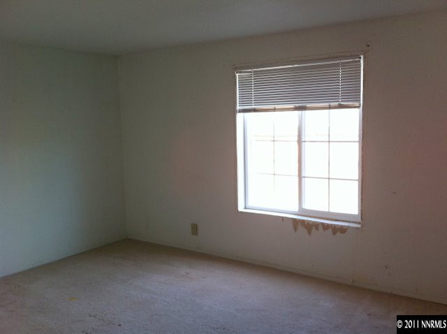 17865 Cold Springs Drive Reno, NV 89508 - Photo 7 of 13 an empty room with a window
