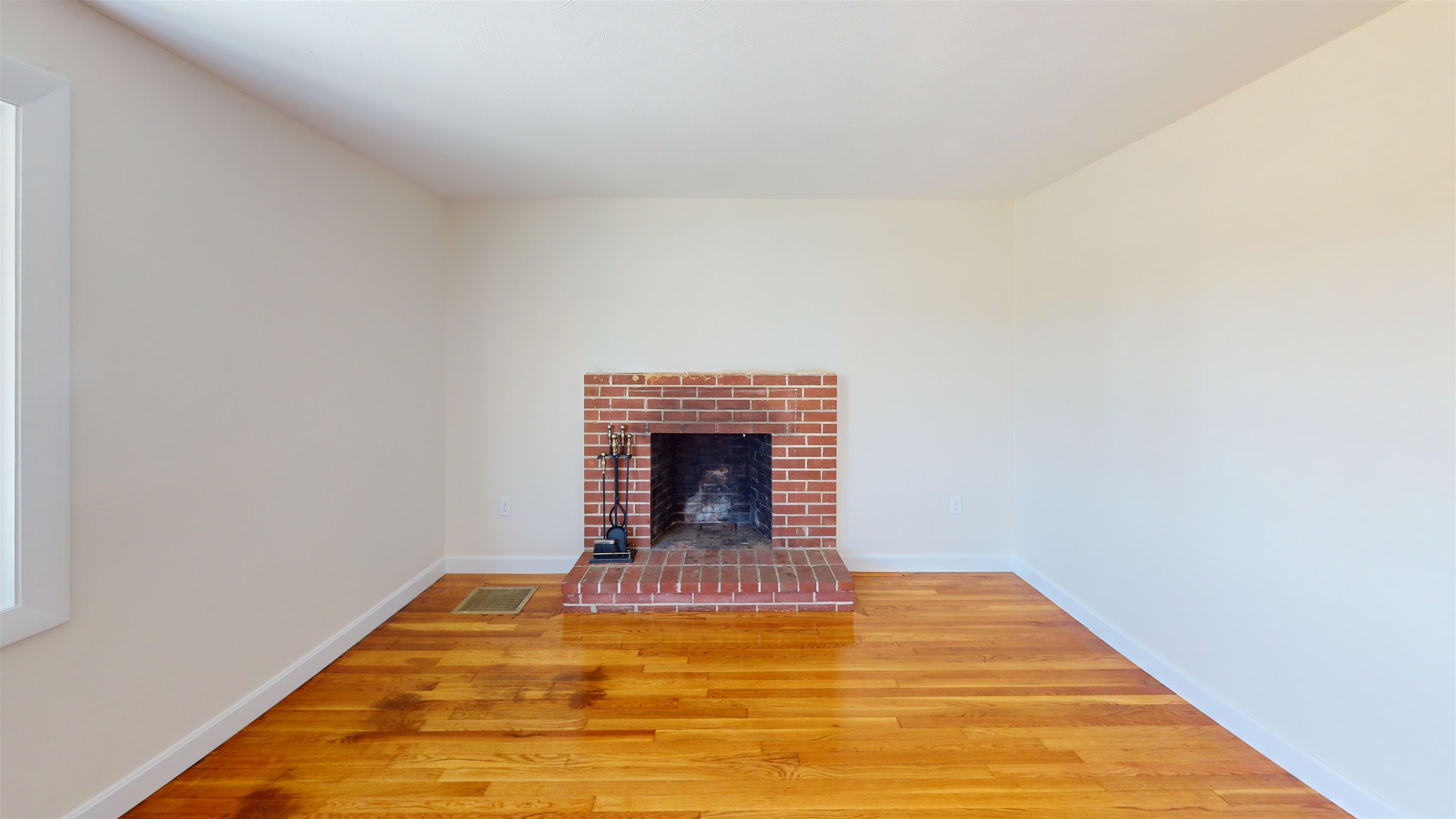 20 Salem Road Atkinson, NH 03811 - Photo 3 of 11