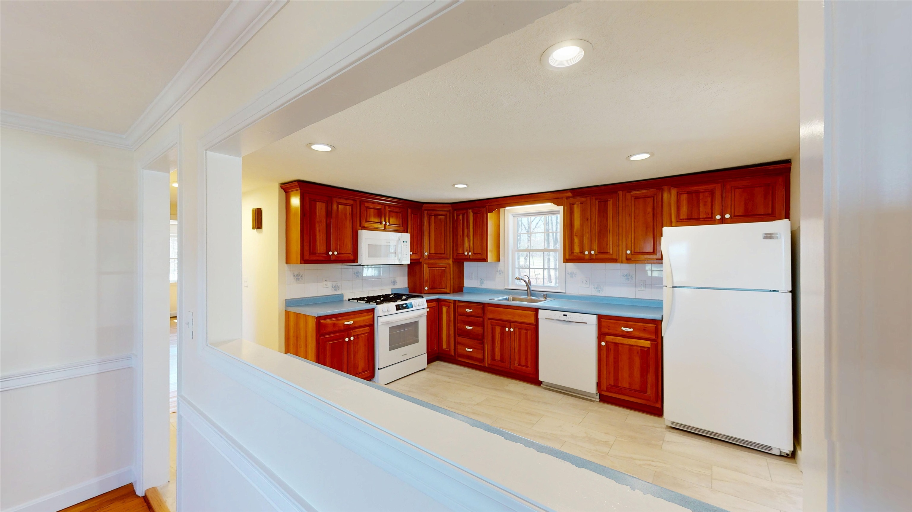 20 Salem Road Atkinson, NH 03811 - Photo 4 of 11