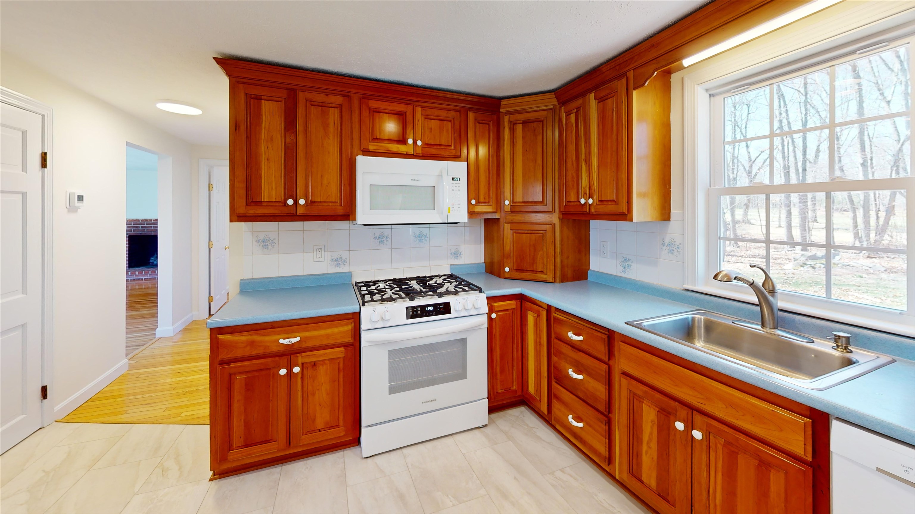 20 Salem Road Atkinson, NH 03811 - Photo 5 of 11