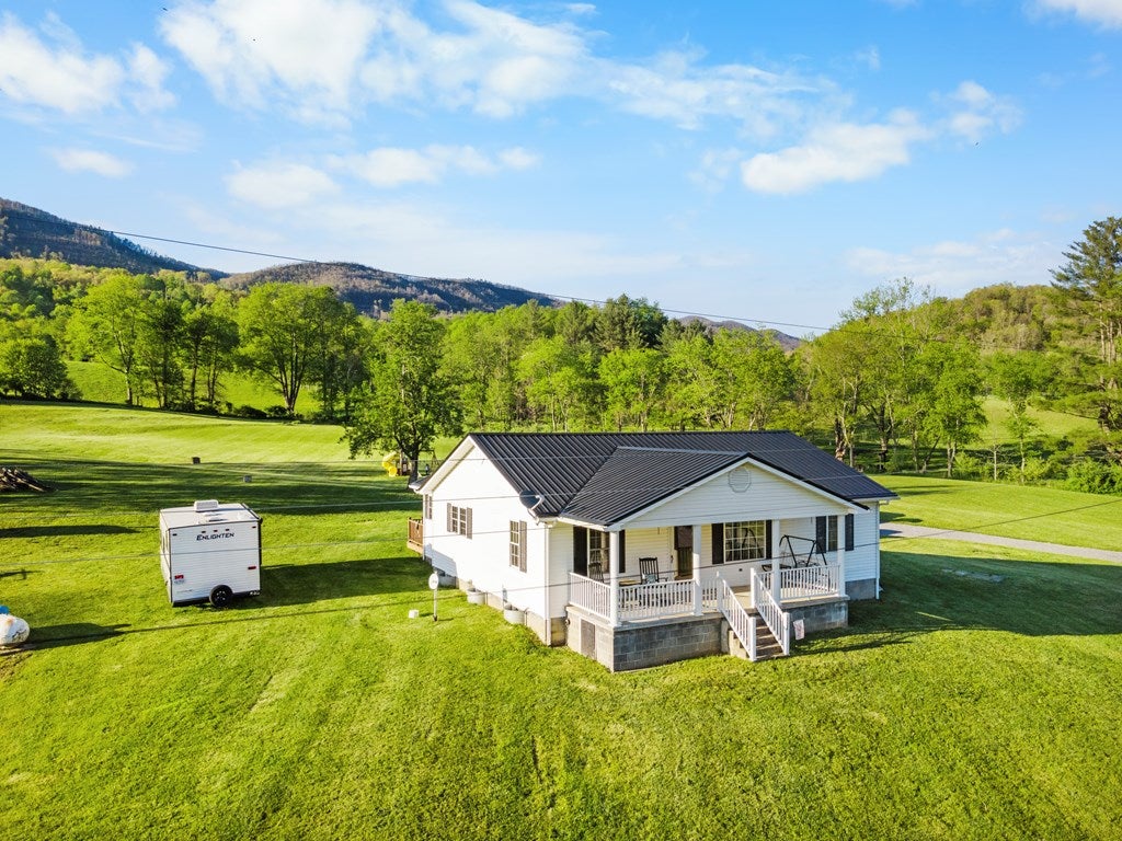 3003 Freestone Valley Road Tannersville, VA 24377 - Photo 5 of 40 Gallery Image 5