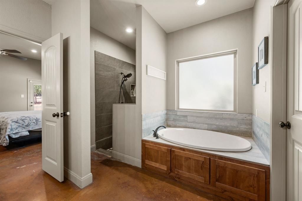 3019 Fm 718 Newark, TX 76071 - Photo 21 of 40 a bathroom with a tub and a sink