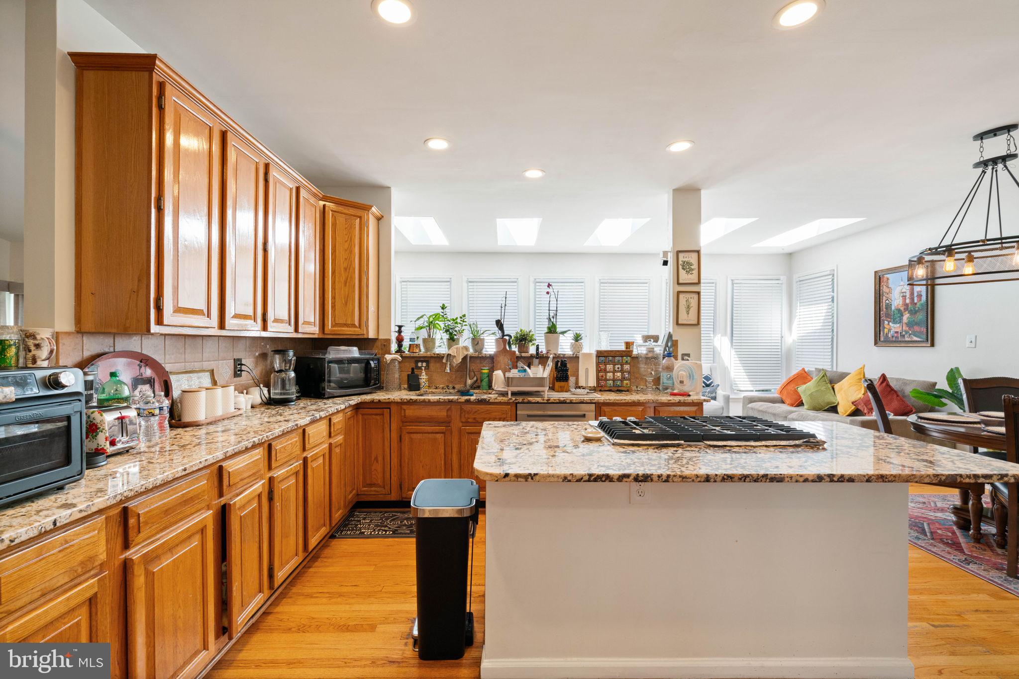 7616 Seabrook Lane Springfield, VA 22153 - Photo 10 of 35 Bright and inviting kitchen space.