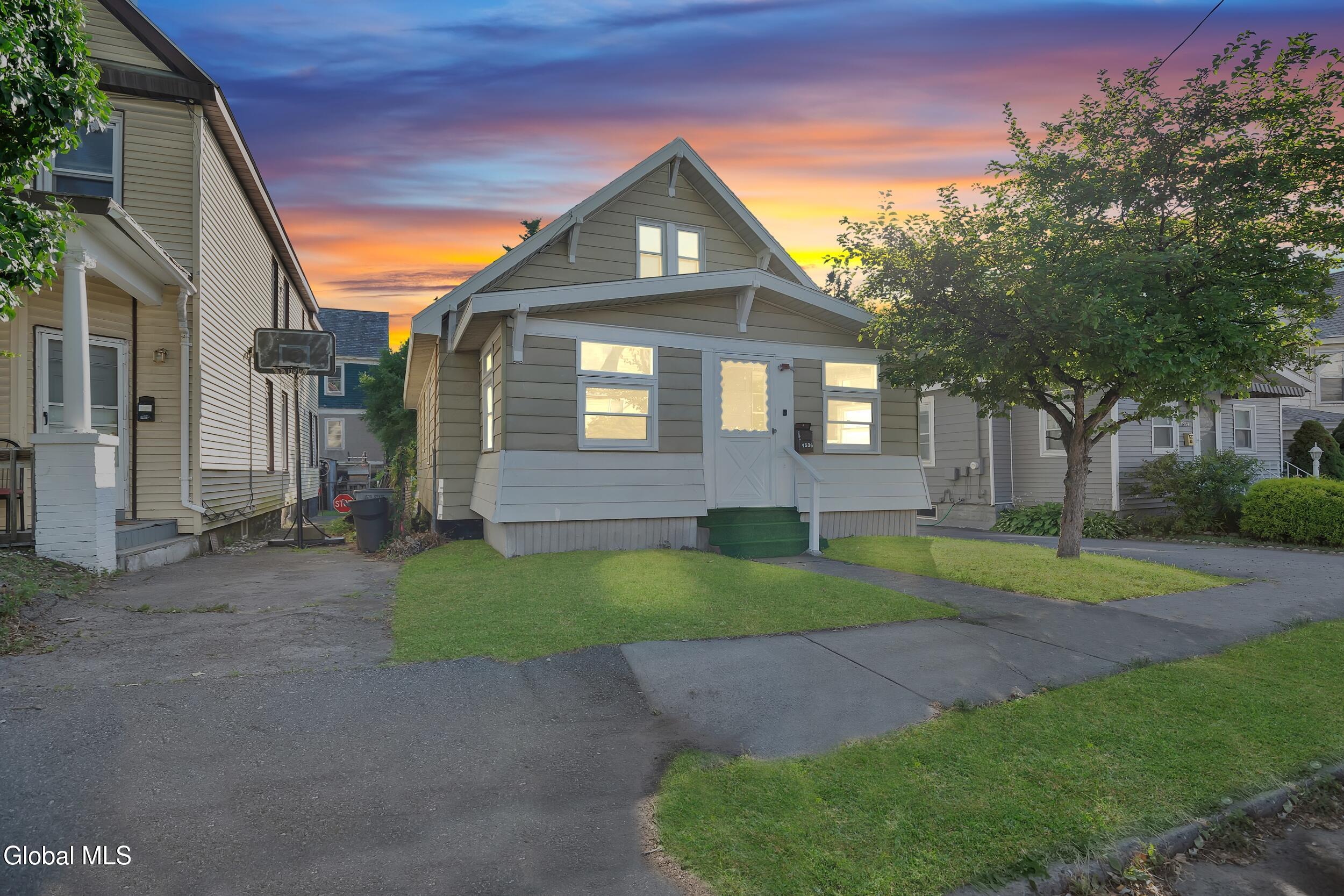 1_0-00 front exterior vt