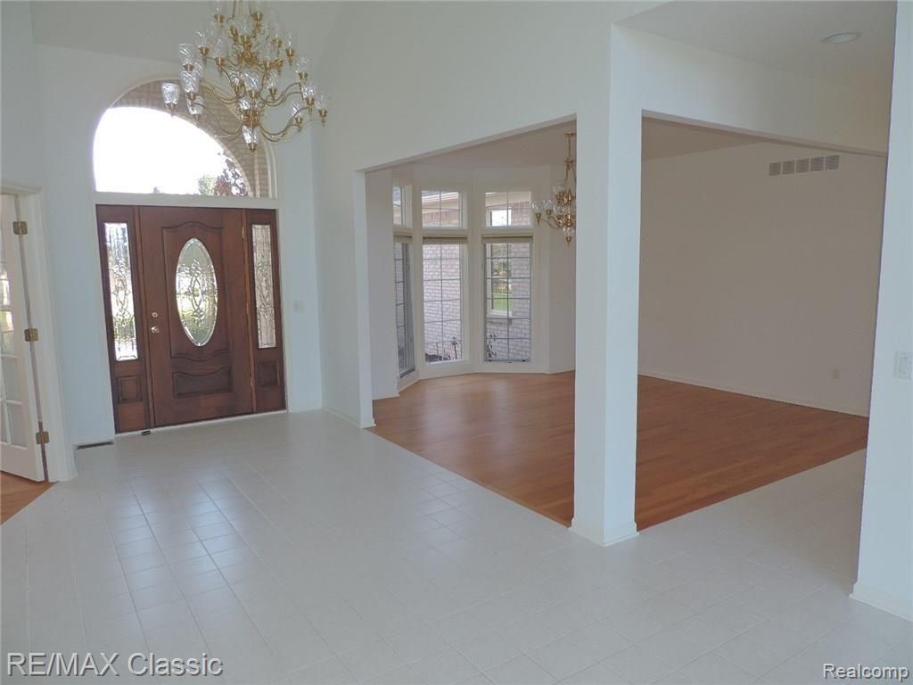 328 Inverness Highland, MI 48357 - Photo 6 of 41 DSCN5318.JPG