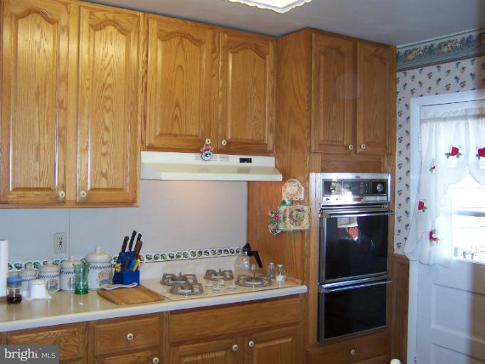 5692 Utrecht Road Baltimore, MD 21206 - Photo 8 of 27 Kitchen