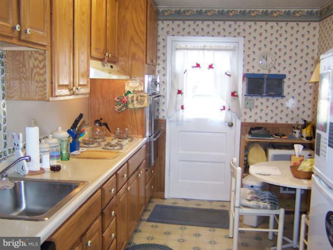 5692 Utrecht Road Baltimore, MD 21206 - Photo 10 of 27 Kitchen