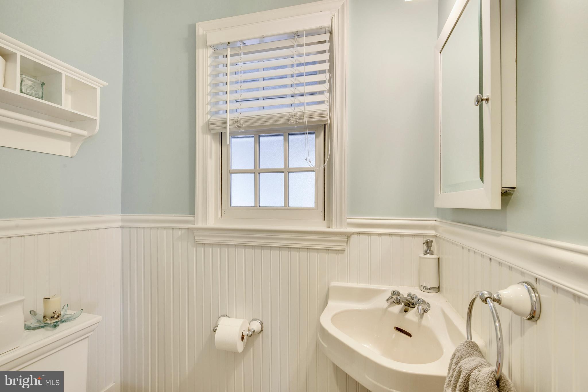 4604 Woodfield Road Bethesda, MD 20814 - Photo 9 of 28 Bath