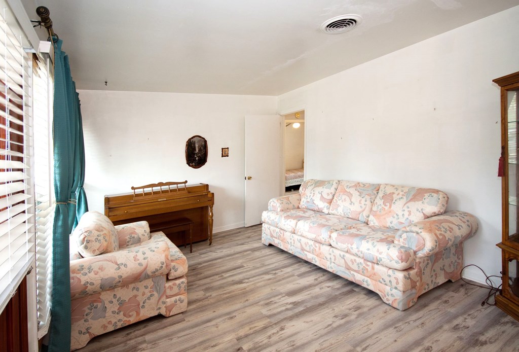 3670 Weems Road Columbus, GA 31909 - Photo 5 of 35 living room
