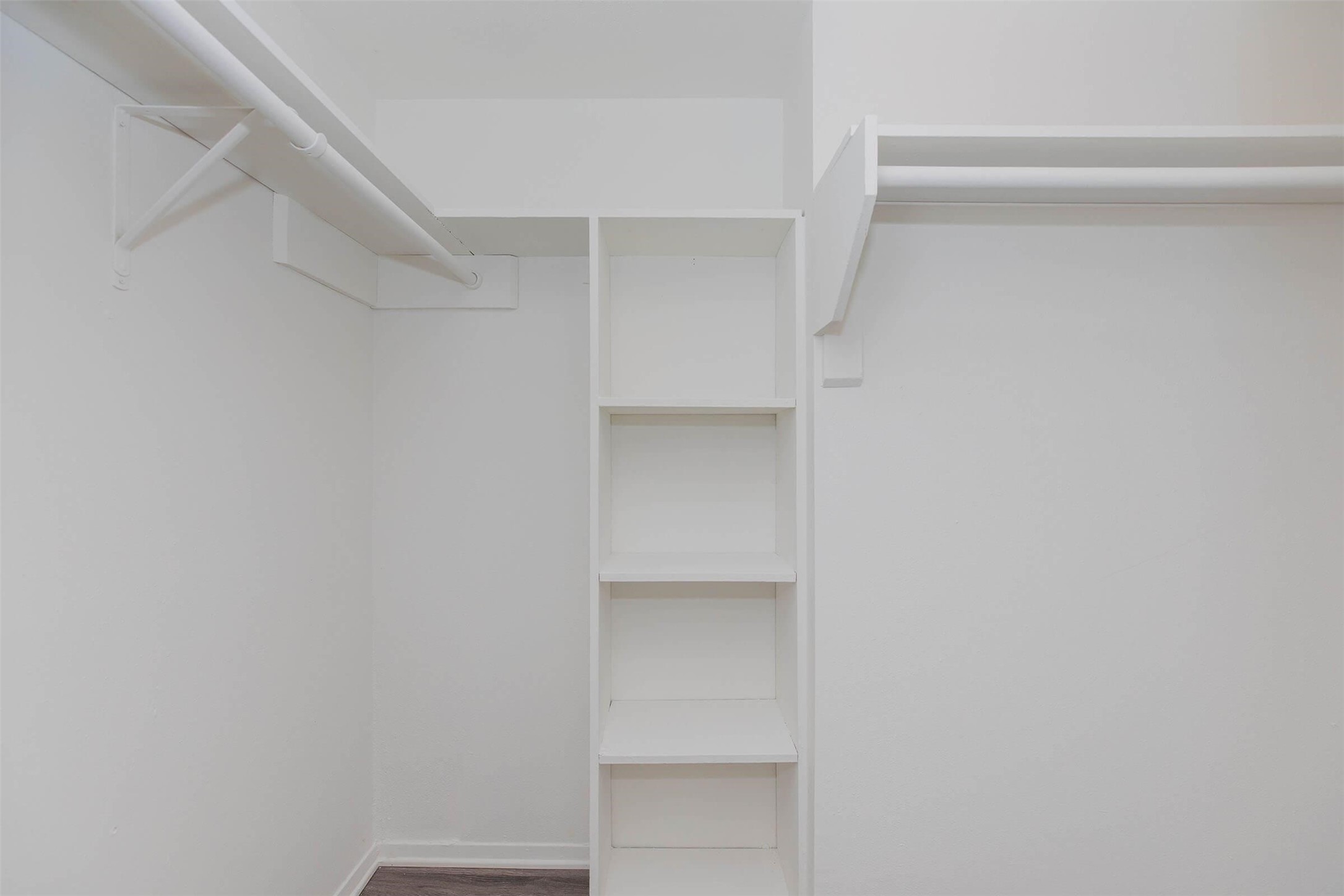 3001 Hillcroft Street, Unit G0605 Houston, TX 77057 - Photo 15 of 50 a view of an empty walk in closet