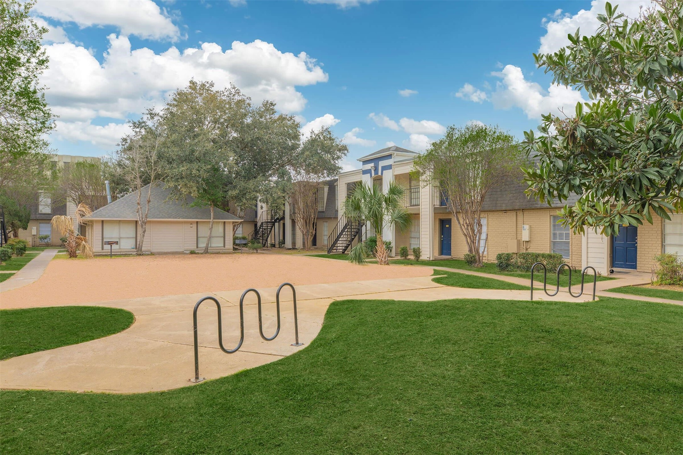 3001 Hillcroft Street, Unit G0605 Houston, TX 77057 - Photo 45 of 50 a view of outdoor space with garden and trees