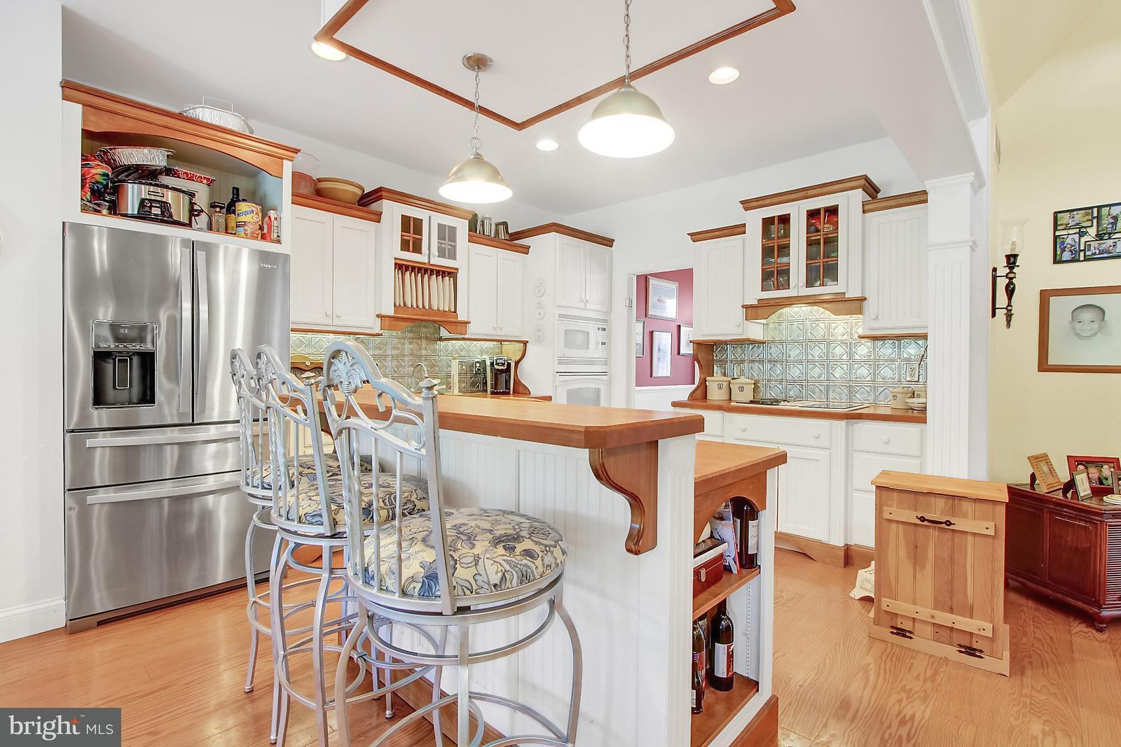 3129 Fairfield Road Gettysburg, PA 17325 - Photo 20 of 47 a kitchen with stainless steel appliances a refrigerator and a dining table