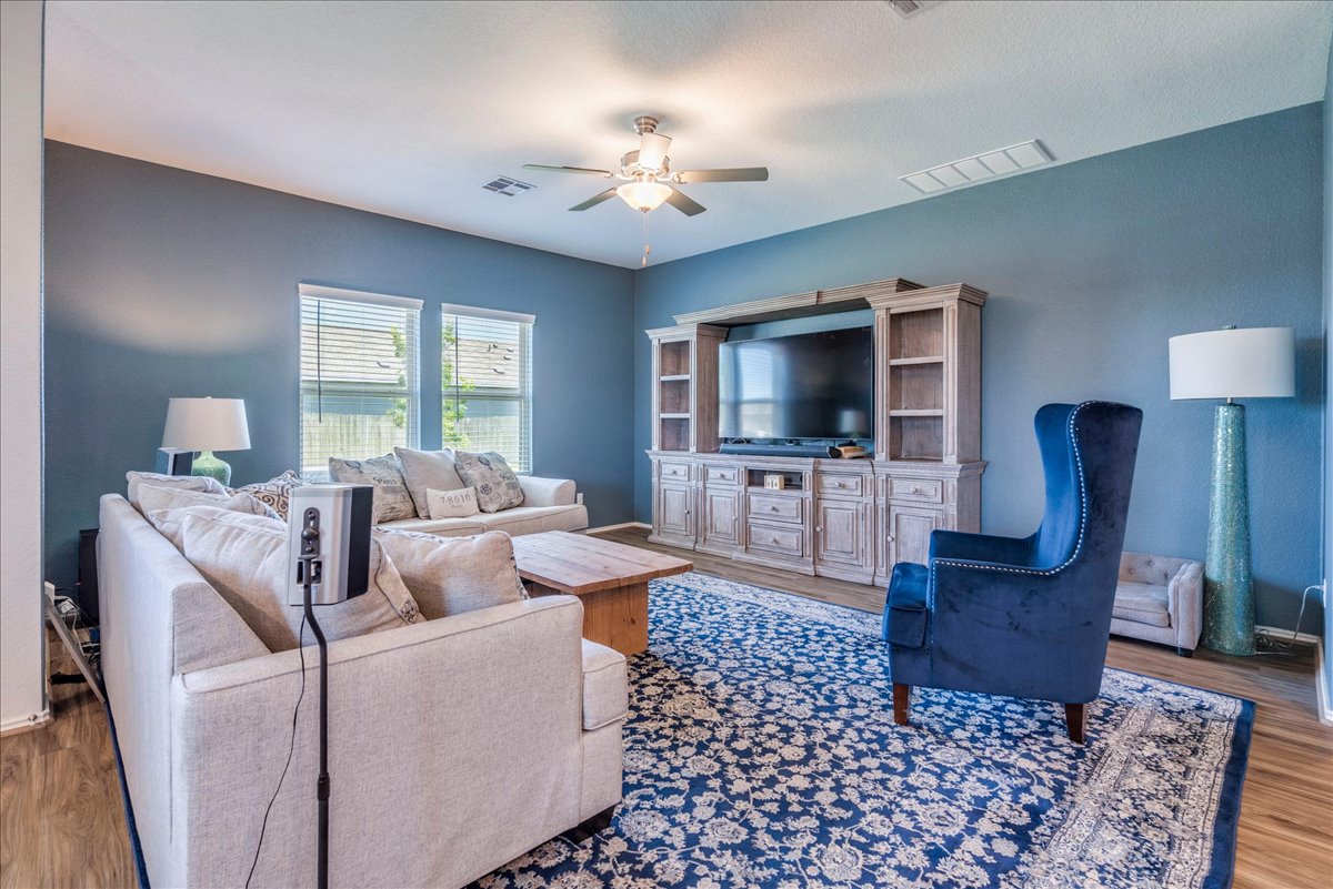 358 Jasper Trail Buda, TX 78610 - Photo 12 of 35