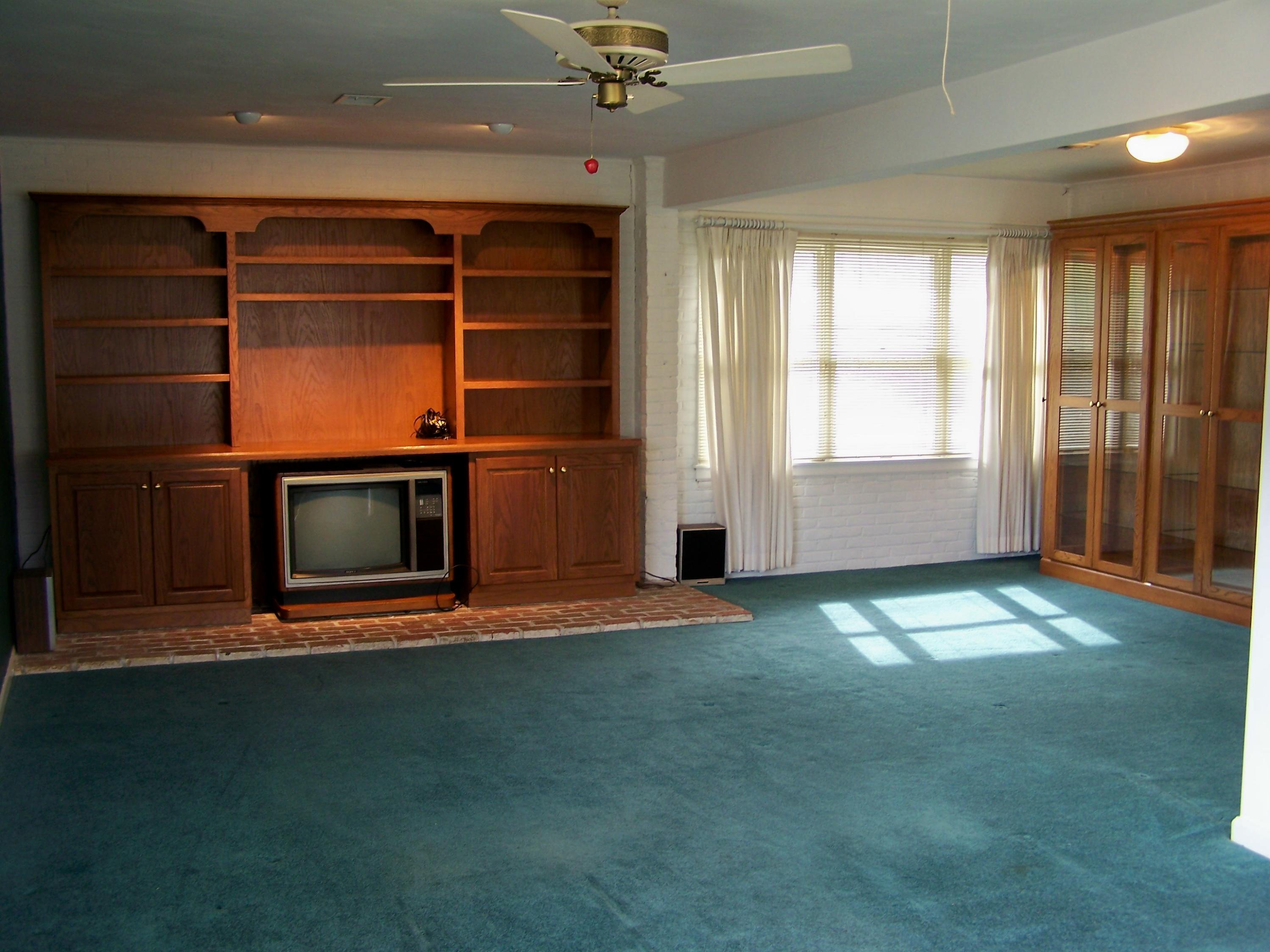 8205 Barrens Road Roanoke, VA 24019 - Photo 28 of 58 GIGANTIC Family Room