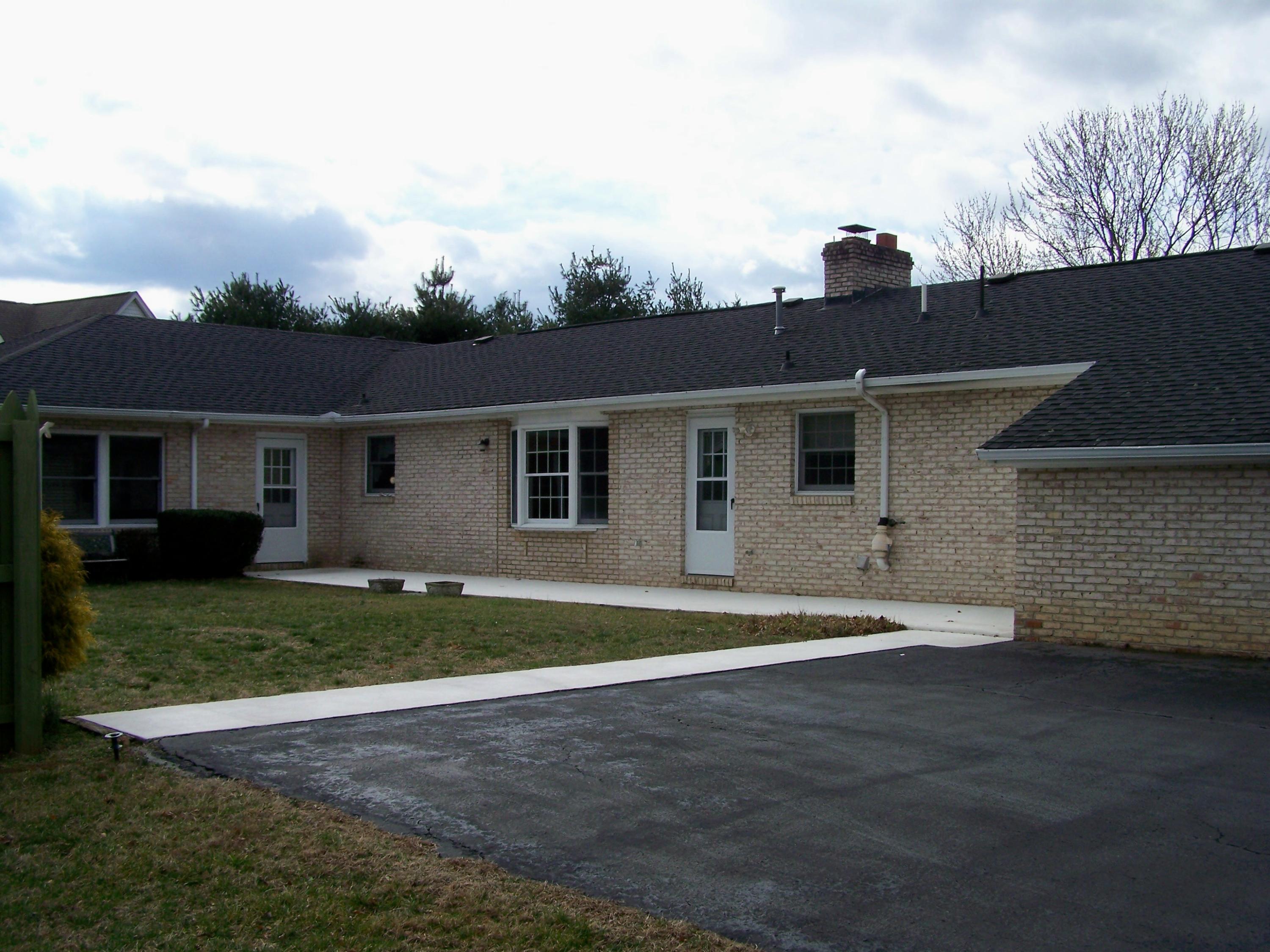 8205 Barrens Road Roanoke, VA 24019 - Photo 4 of 58 Rear of Home