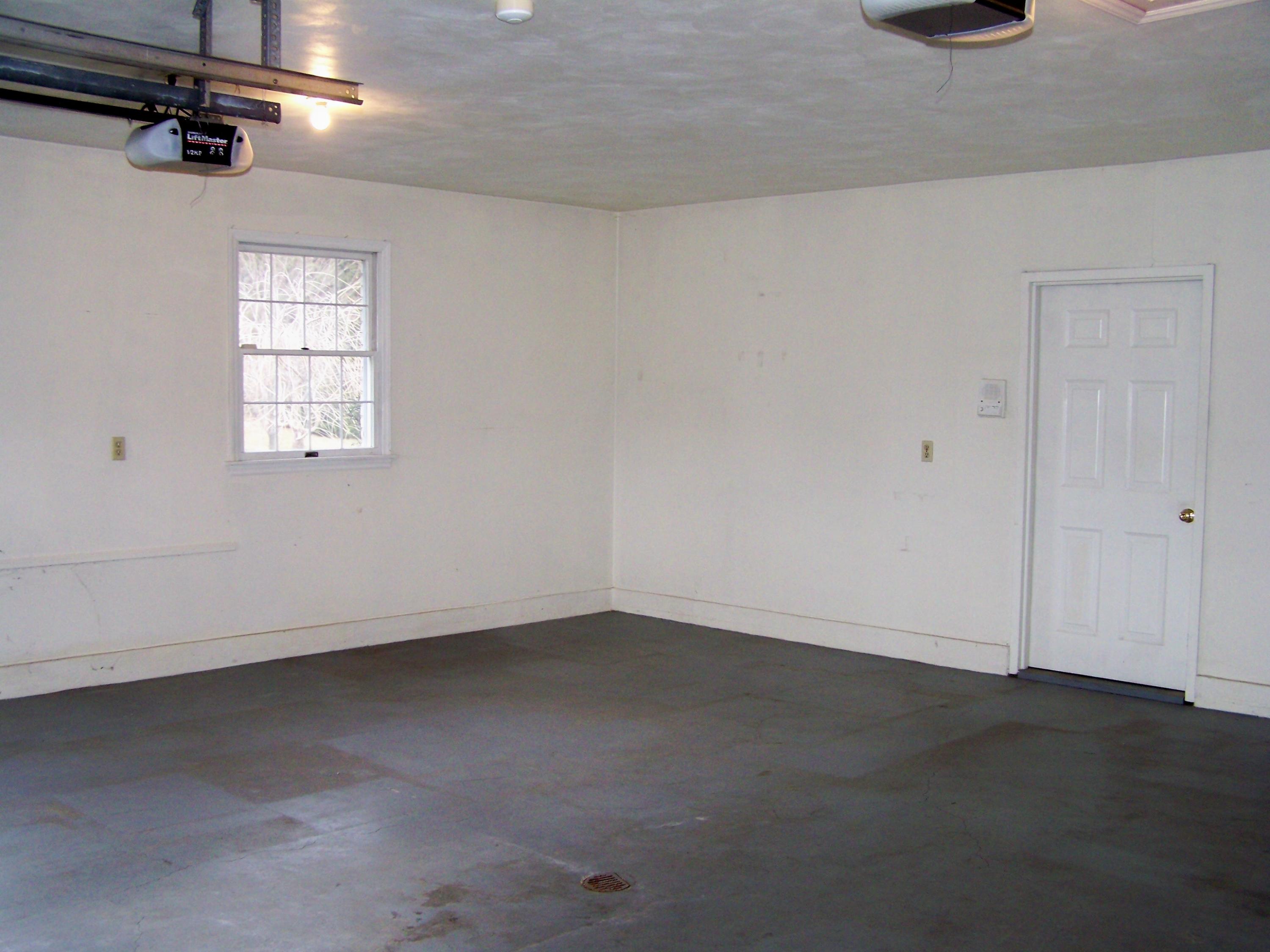 8205 Barrens Road Roanoke, VA 24019 - Photo 55 of 58 Large Attached Garage