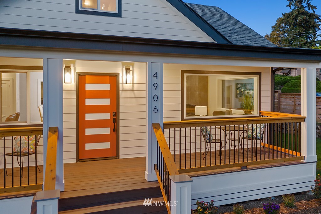 4906 Southwest Hinds Street Seattle, WA 98116 - Photo 2 of 40