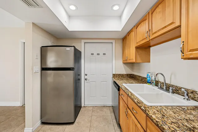 $379,000 | 370 Wilma Circle, Unit 6, Riviera Beach, FL 33404