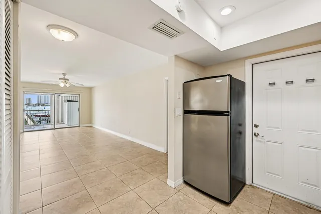 $379,000 | 370 Wilma Circle, Unit 6, Riviera Beach, FL 33404