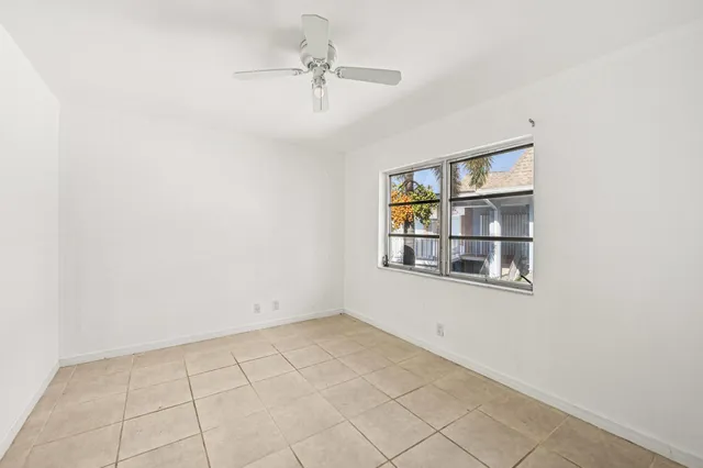 $379,000 | 370 Wilma Circle, Unit 6, Riviera Beach, FL 33404