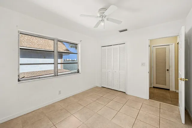 $379,000 | 370 Wilma Circle, Unit 6, Riviera Beach, FL 33404