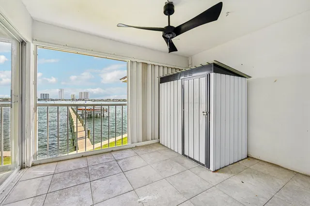 $379,000 | 370 Wilma Circle, Unit 6, Riviera Beach, FL 33404