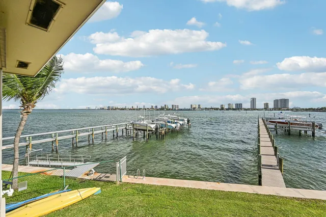 $379,000 | 370 Wilma Circle, Unit 6, Riviera Beach, FL 33404