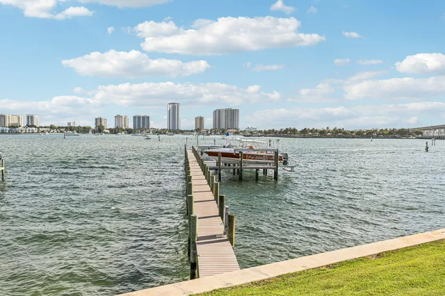 $379,000 | 370 Wilma Circle, Unit 6, Riviera Beach, FL 33404