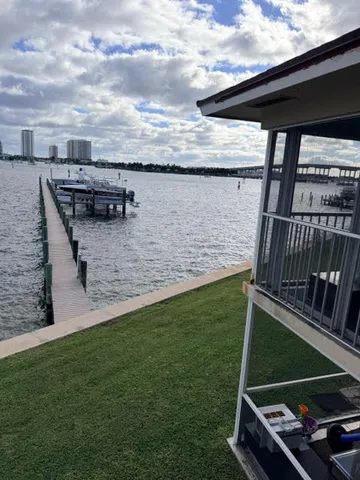 $379,000 | 370 Wilma Circle, Unit 6, Riviera Beach, FL 33404