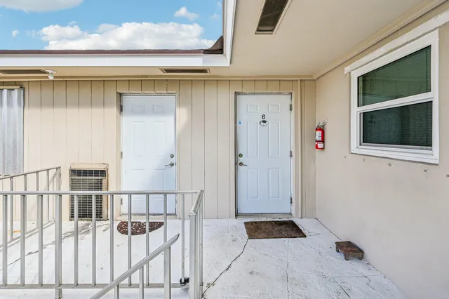$379,000 | 370 Wilma Circle, Unit 6, Riviera Beach, FL 33404