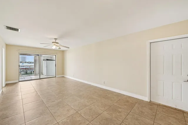 $379,000 | 370 Wilma Circle, Unit 6, Riviera Beach, FL 33404
