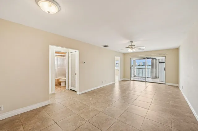 $379,000 | 370 Wilma Circle, Unit 6, Riviera Beach, FL 33404