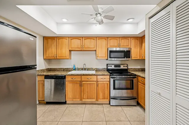 $379,000 | 370 Wilma Circle, Unit 6, Riviera Beach, FL 33404
