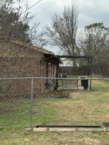 a view of a yard with a tree