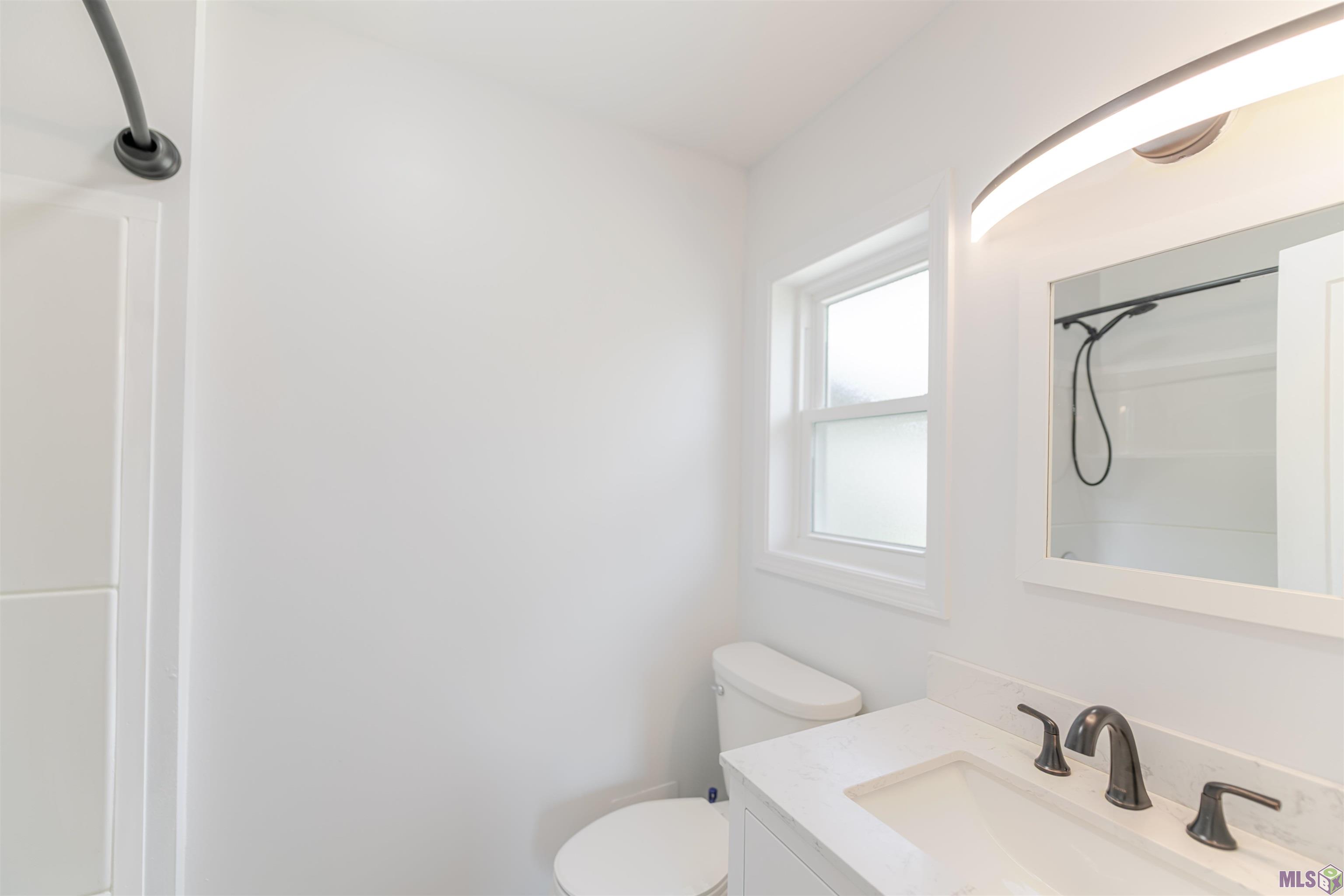 210 Rural Drive Bourg, LA 70343 - Photo 3 of 17 Primary en-suite Bathroom