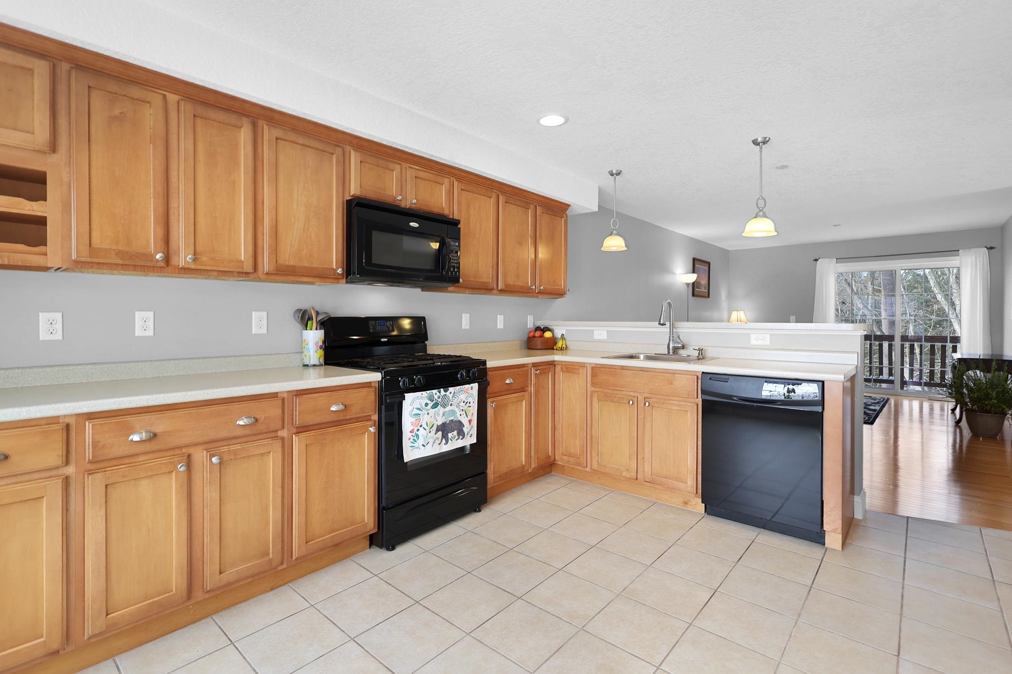 2 Larch Street, Unit 13 Goffstown, NH 03102 - Photo 8 of 37