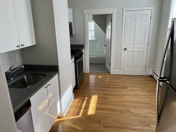 $4,750 | 160 Dorchester Street, Unit 3, Boston, MA 02127