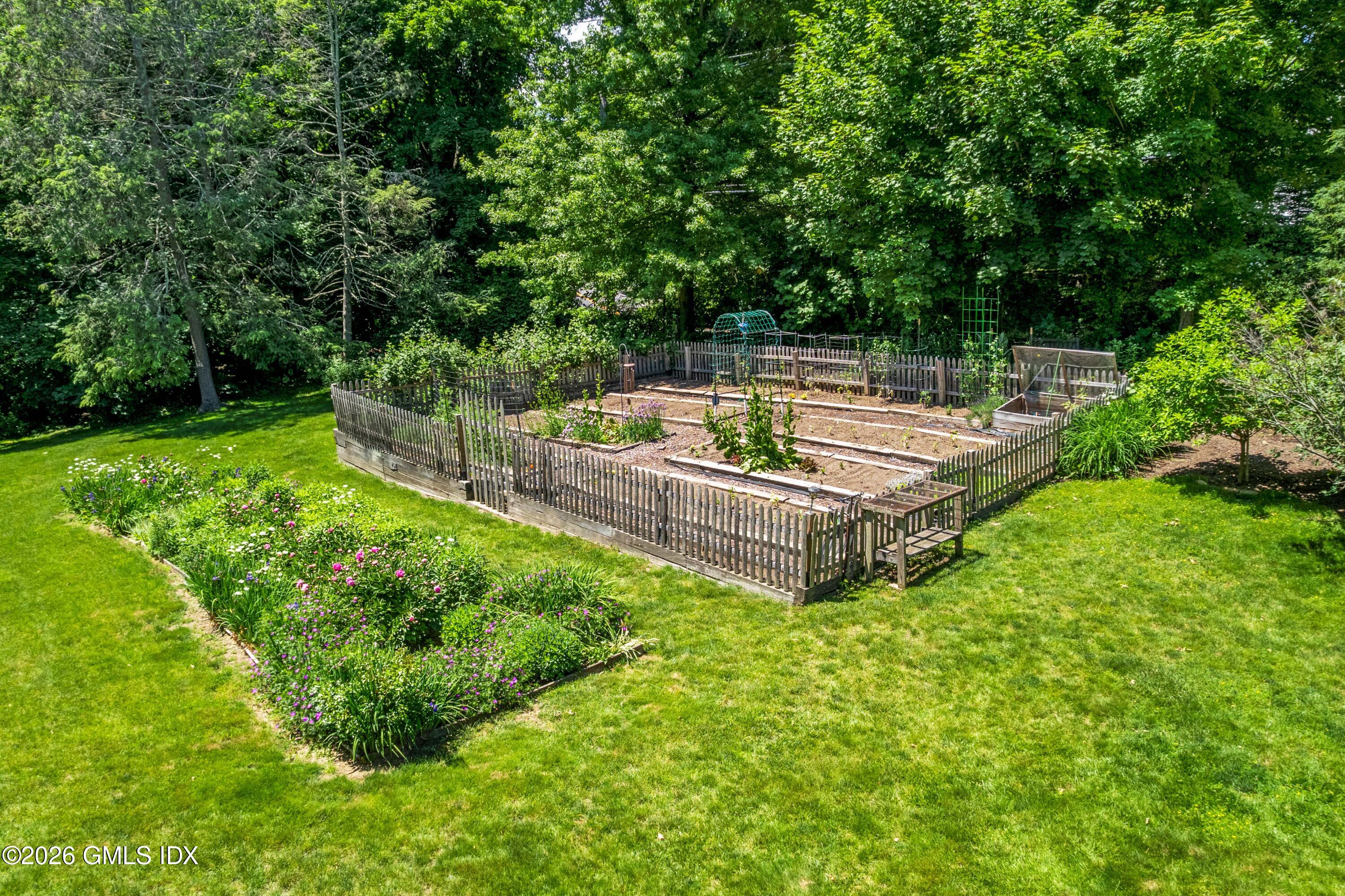 456 Round Hill Road Greenwich, CT 06831 - Photo 23 of 33 Gardens