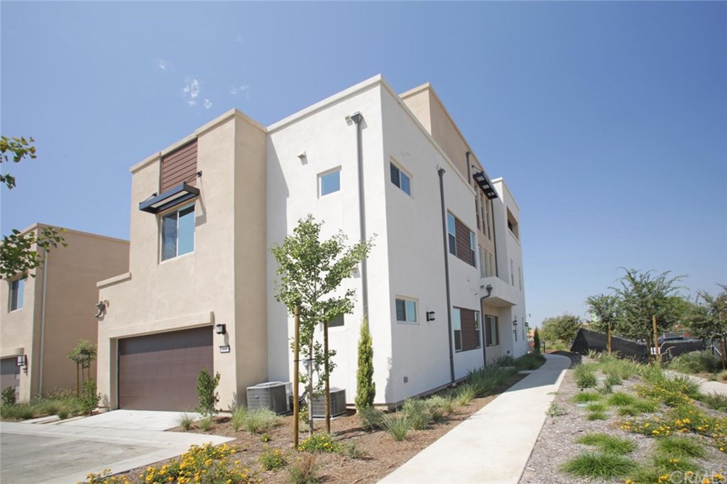 105 Stellar Ladera Ranch, CA 92694 - Photo 2 of 37