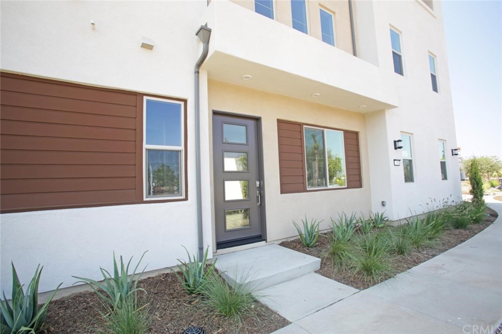 105 Stellar Ladera Ranch, CA 92694 - Photo 3 of 37