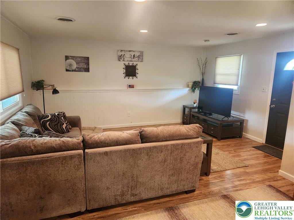 2063 Cloverdale Road Bethlehem, PA 18018 - Photo 18 of 47 Gallery Image 18