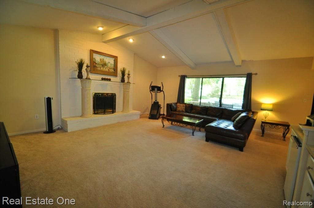 2850 Kilburn Court Rochester, MI 48306 - Photo 9 of 30 7.JPG