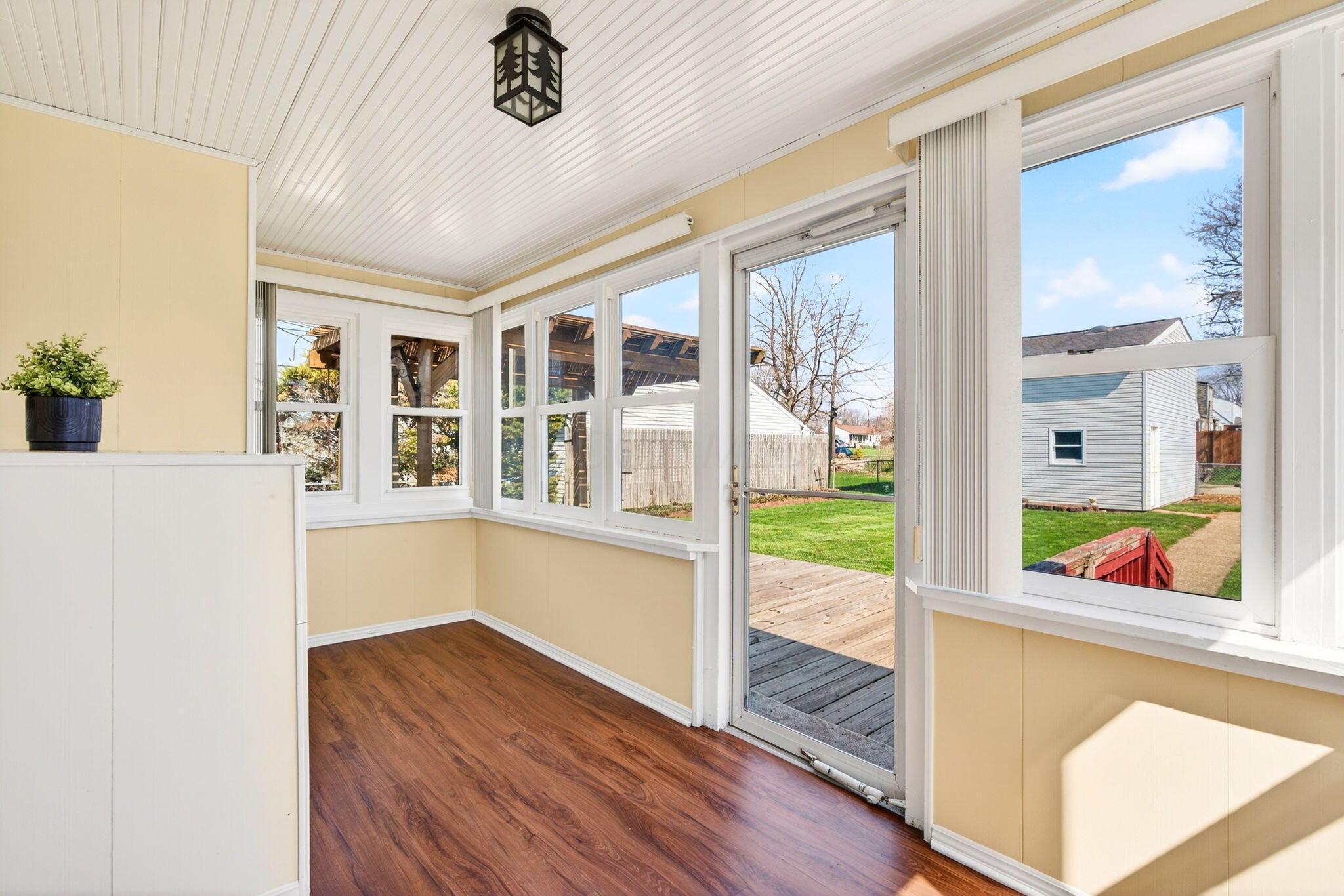 892 North Court Street Circleville, OH 43113 - Photo 8 of 58 Delightful Sunroom!