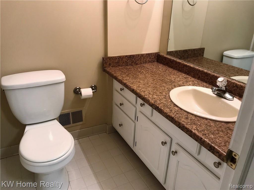 349 South Crooks Road Clawson, MI 48017 - Photo 7 of 14
