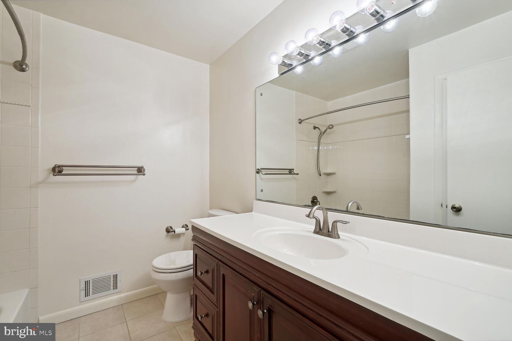 6608 Spring Valley Drive Alexandria, VA 22312 - Photo 18 of 33 Full Bathroom - Hallway/Guest