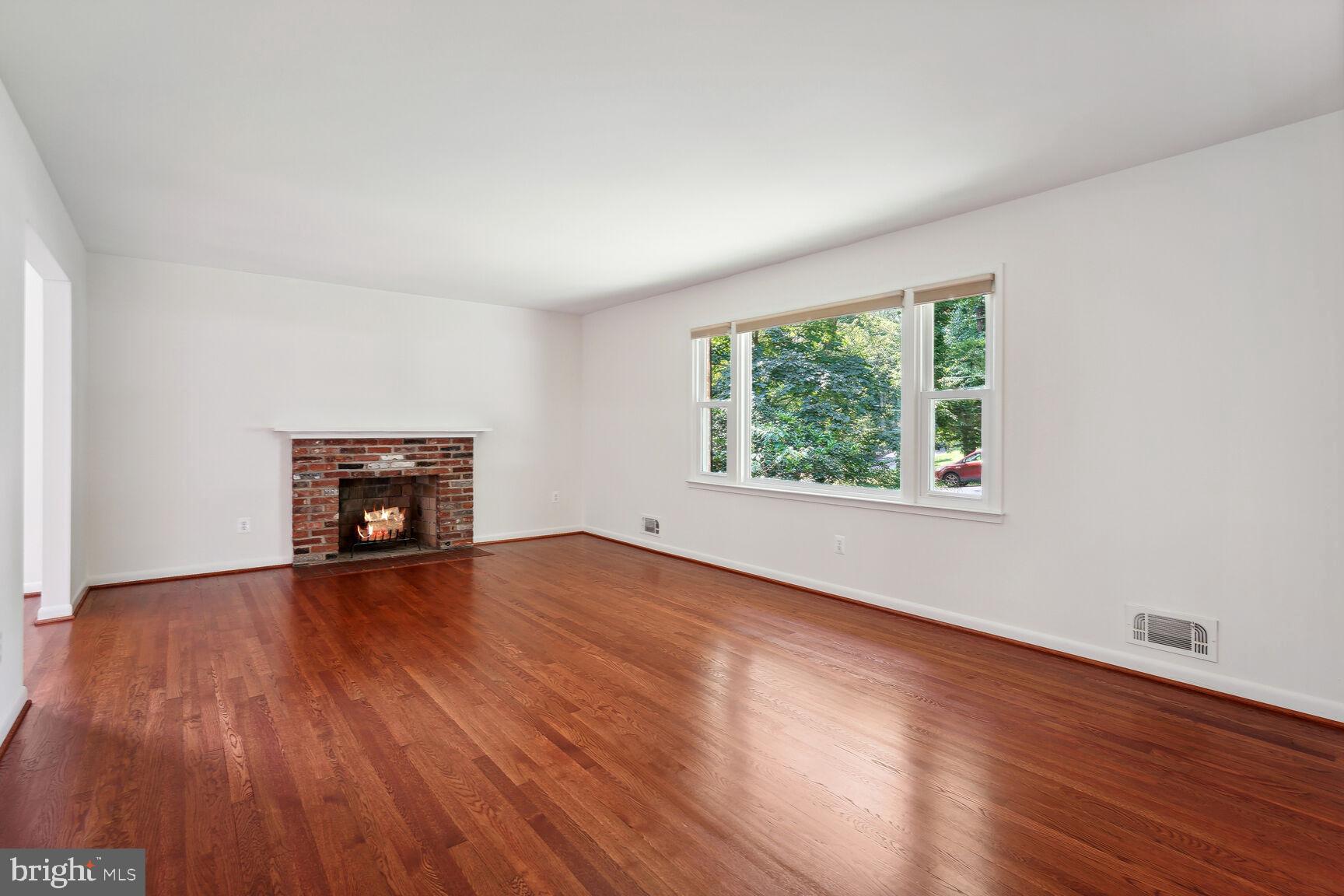 6608 Spring Valley Drive Alexandria, VA 22312 - Photo 5 of 33 Living Room