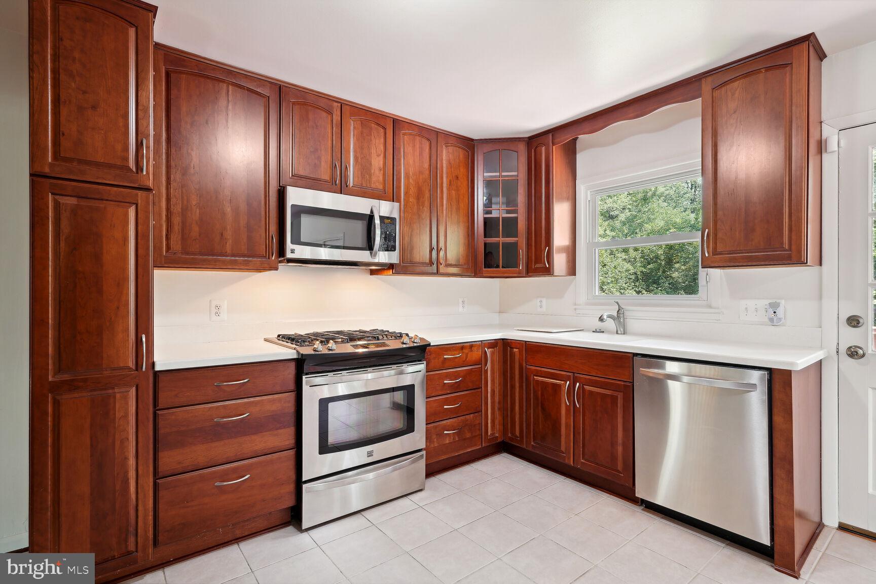 6608 Spring Valley Drive Alexandria, VA 22312 - Photo 8 of 33 Corian Countertops