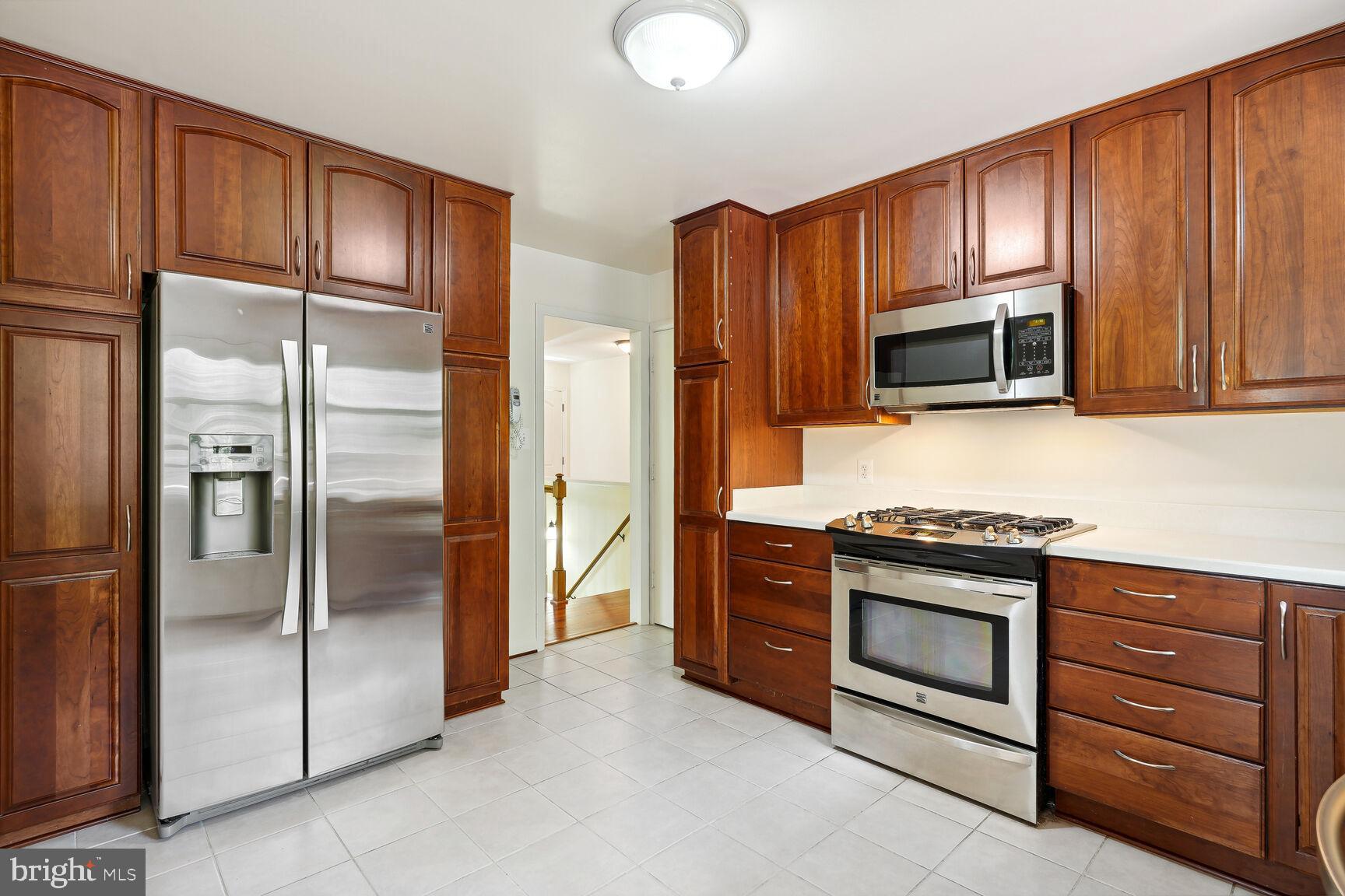 6608 Spring Valley Drive Alexandria, VA 22312 - Photo 9 of 33 Stainless Steel Appliances