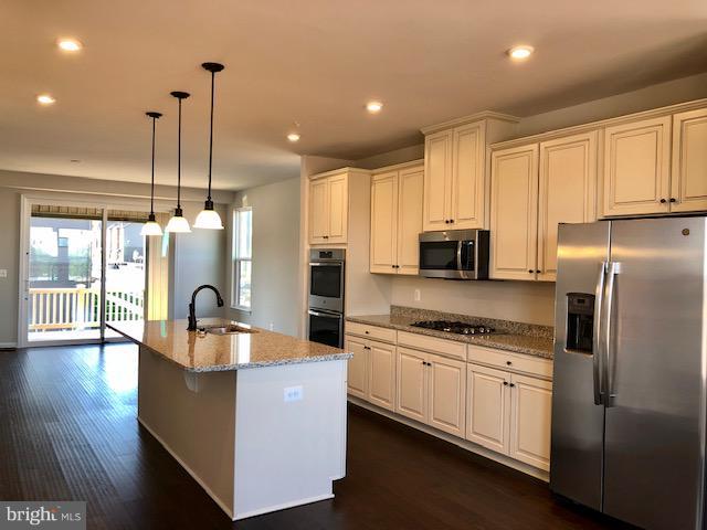 22184 McCormick Terrace Ashburn, VA 20148 - Photo 4 of 13 Kitchen
