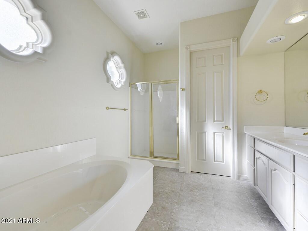8704 East Los Gatos Drive Scottsdale, AZ 85255 - Photo 16 of 25 015_Bath II